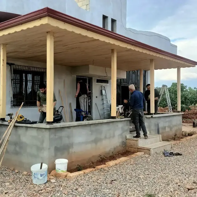 Ahşap veranda ve teras üstü kapama — uygulama fotoğrafı 37