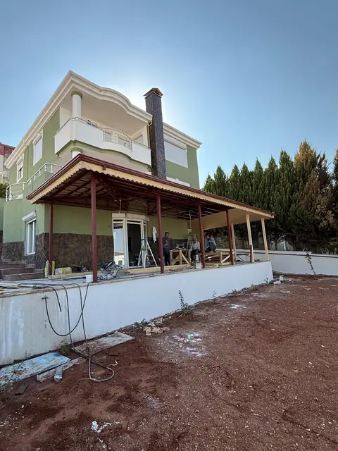 Ahşap veranda ve teras üstü kapama — uygulama fotoğrafı 40
