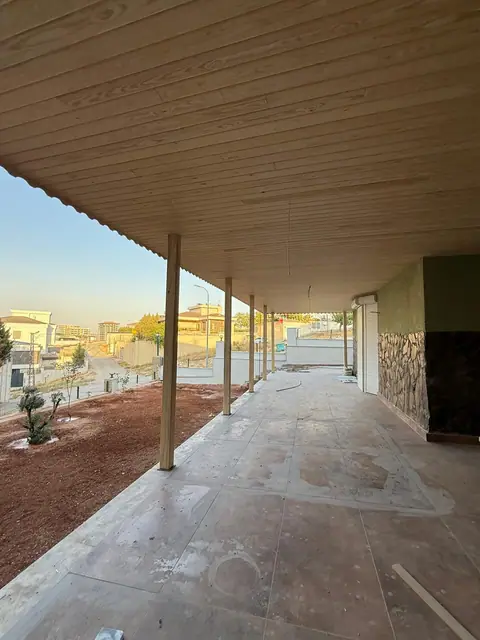 Ahşap veranda ve teras üstü kapama — uygulama fotoğrafı 41